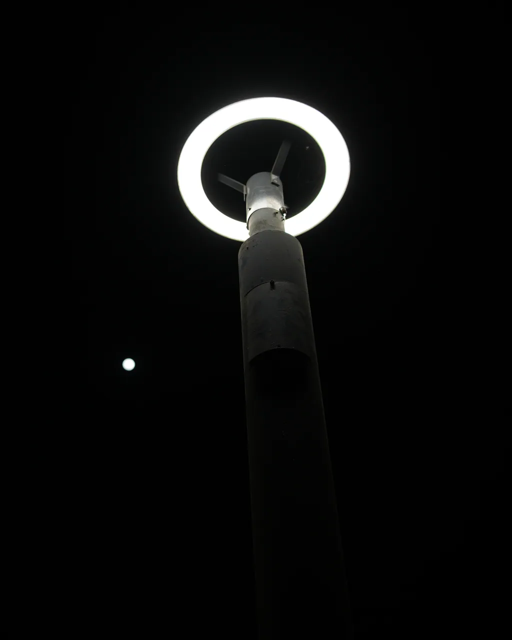 Ring post top lit at night, Riverfront, Ahmedabad